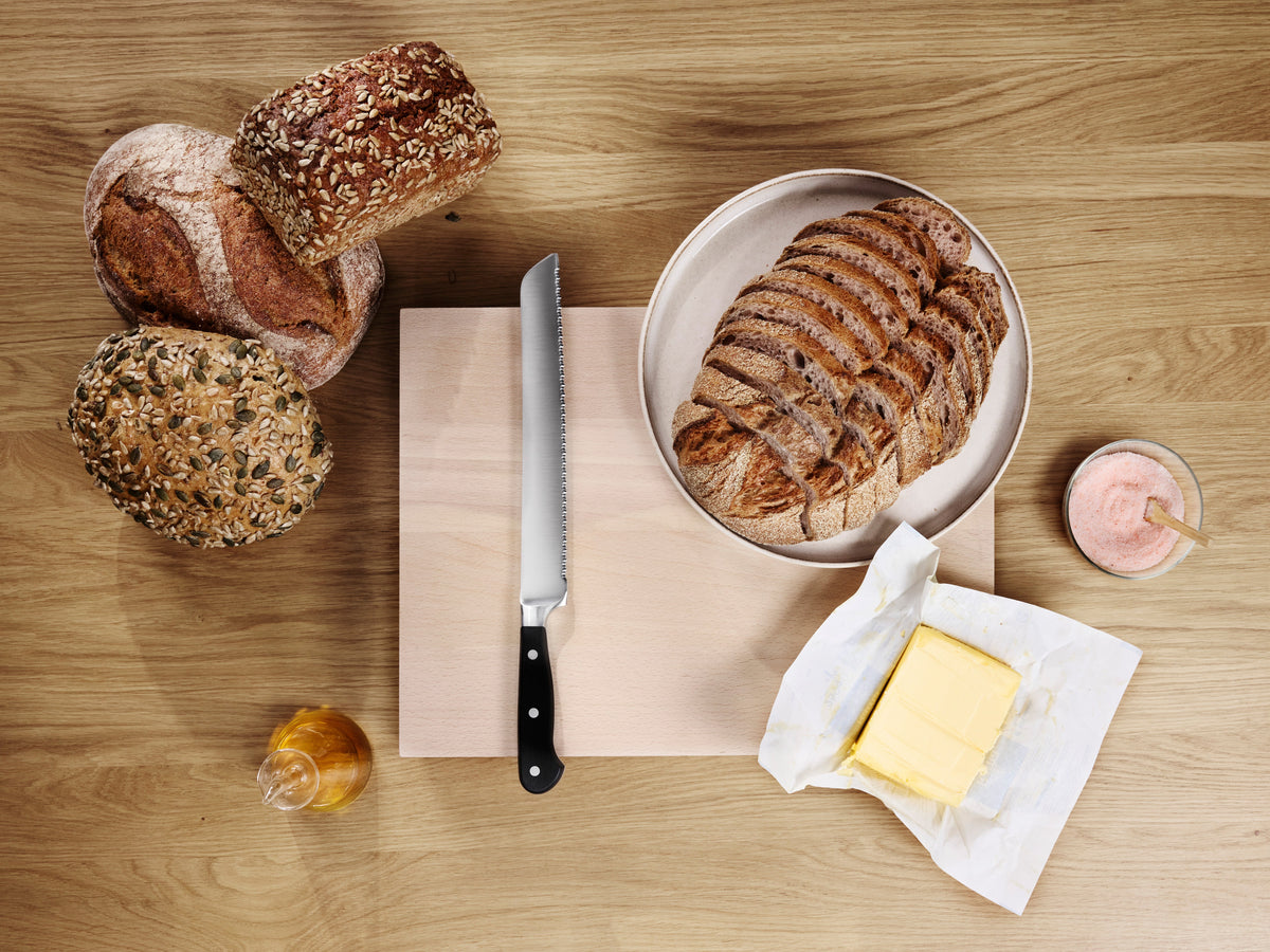 Classic 9 Double Serrated Bread Knife"
